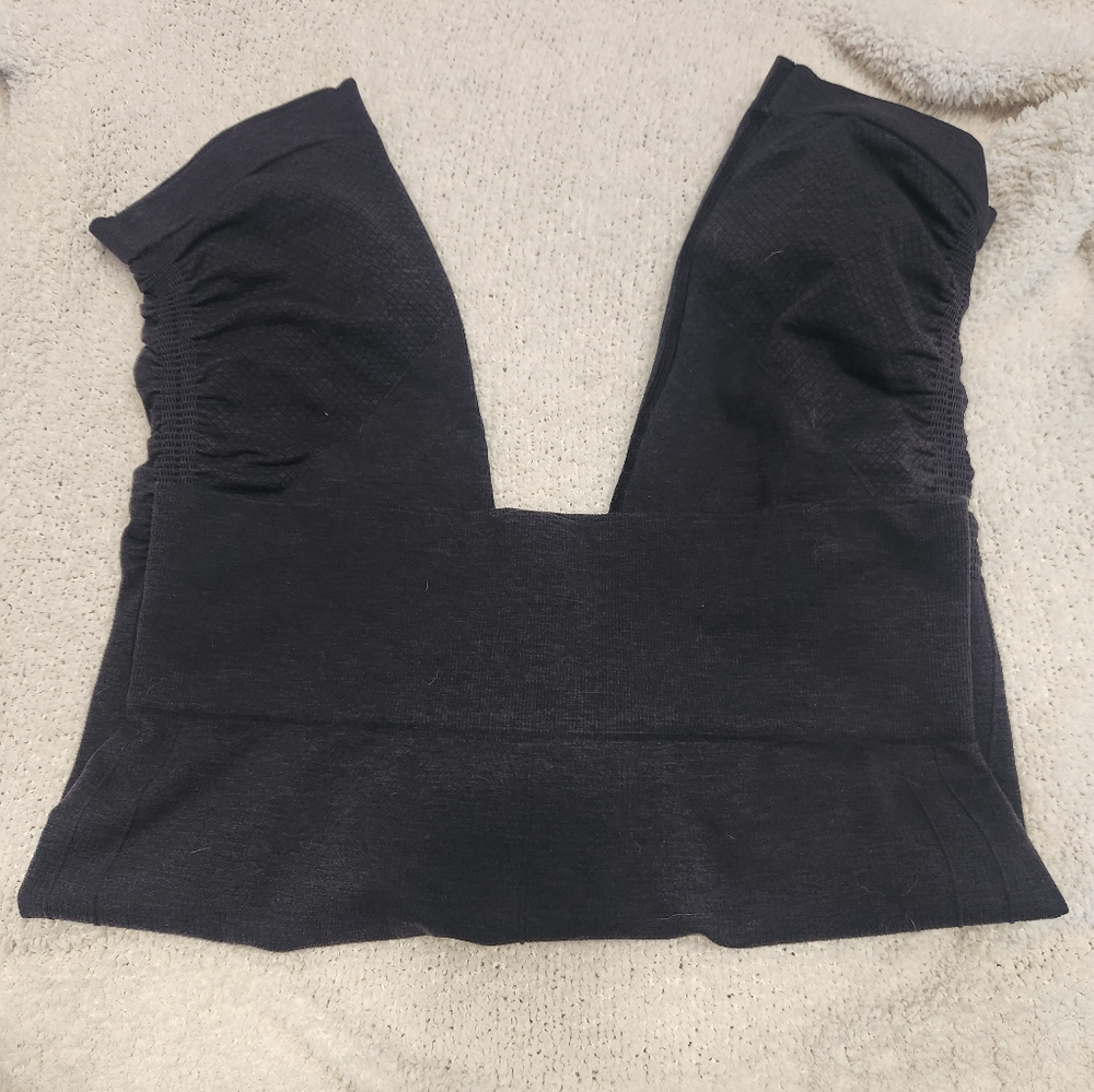 Lululemon in the flow crops size 8